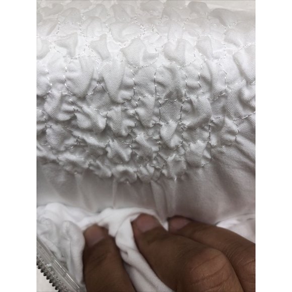 Swift Home Rosette Pinktuck Duvet Cover Set White Twin/Twin XL - Picture 9 of 10